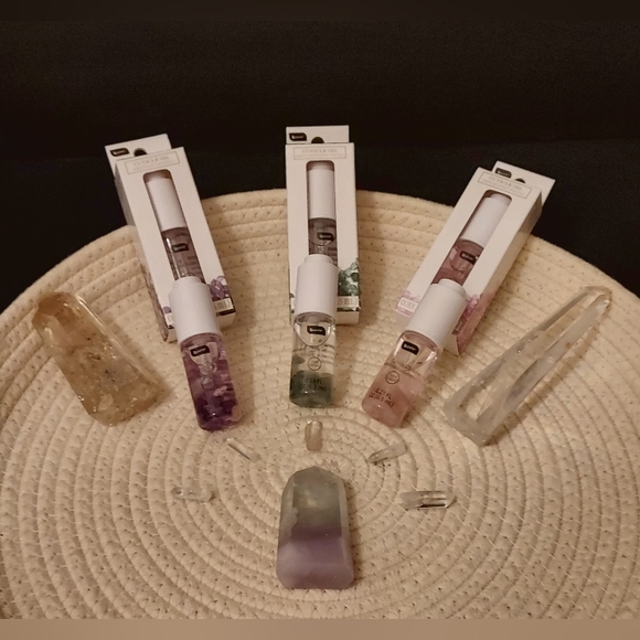 Nail Cuticle Oil Infused with Green Adventurine Crystal Chips NIB FRESH & NEW! - Picture 2 of 3